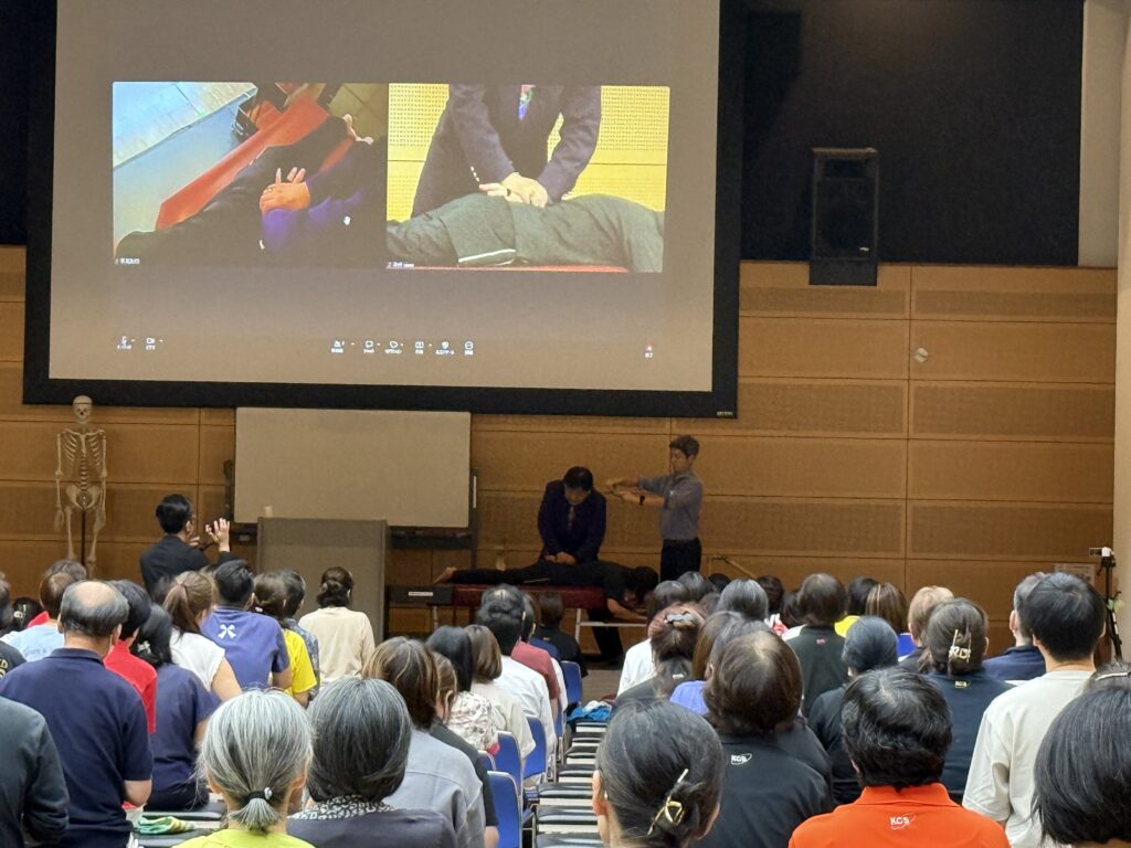 技術を学ぶ会員たち